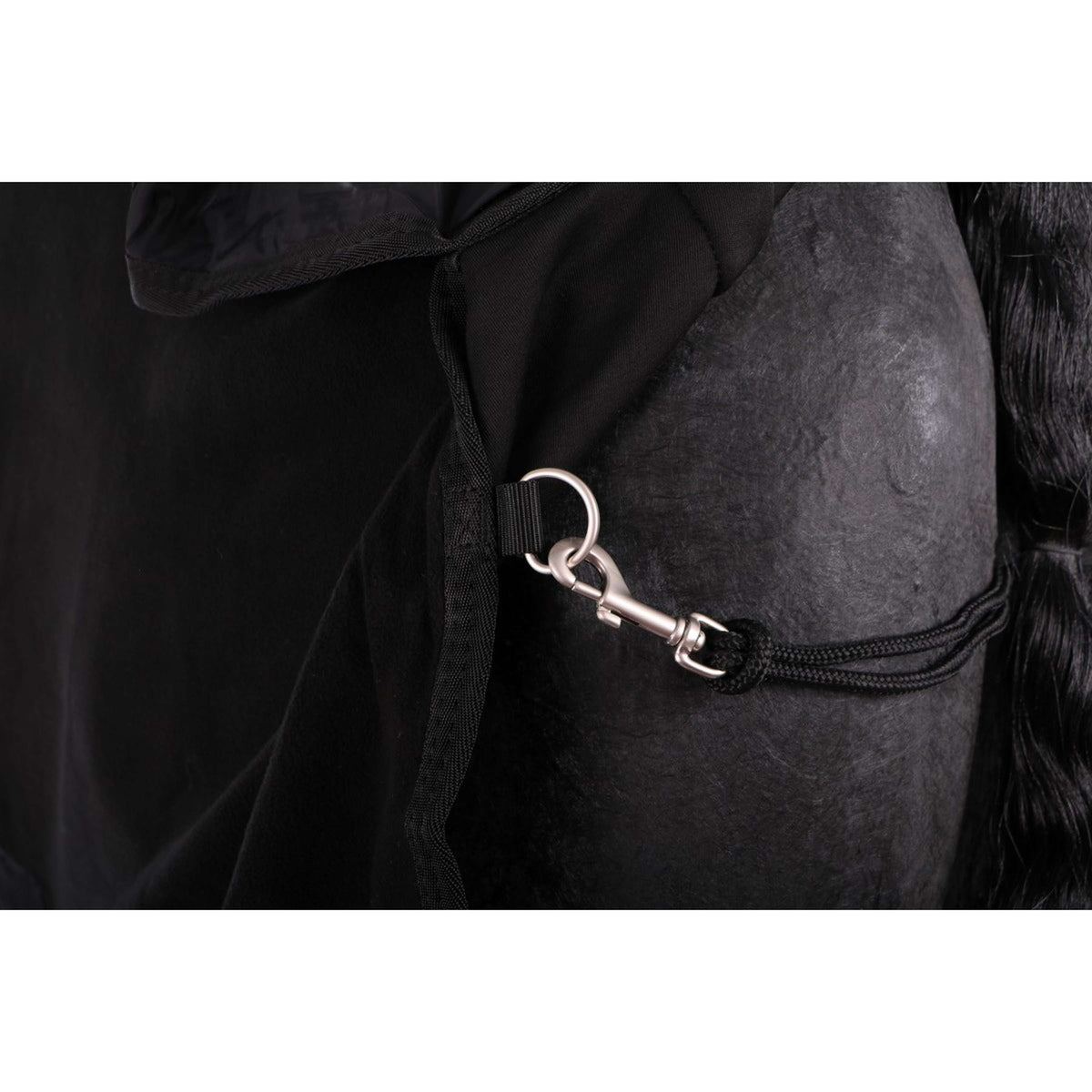 Back on Track Manta de Forro Polar Supreme con Cuello Fijo Negro