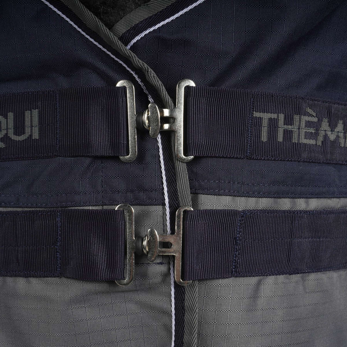 EQUITHÈME Turnout Rug Tyrex con solapa abdominal 600D 0g Marino/Gris Puntos