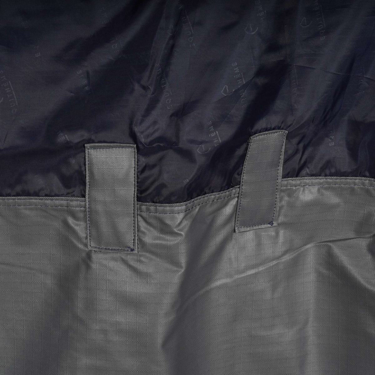 EQUITHÈME Turnout Rug Tyrex con faldón abdominal 600D 300g Marino/Gris Puntos