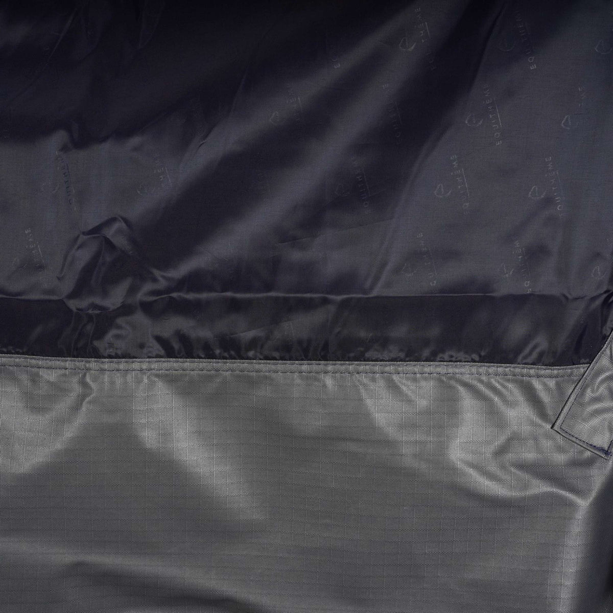 EQUITHÈME Turnout Rug Tyrex Cuello Alto 600D 150g Marino/Gris Puntos