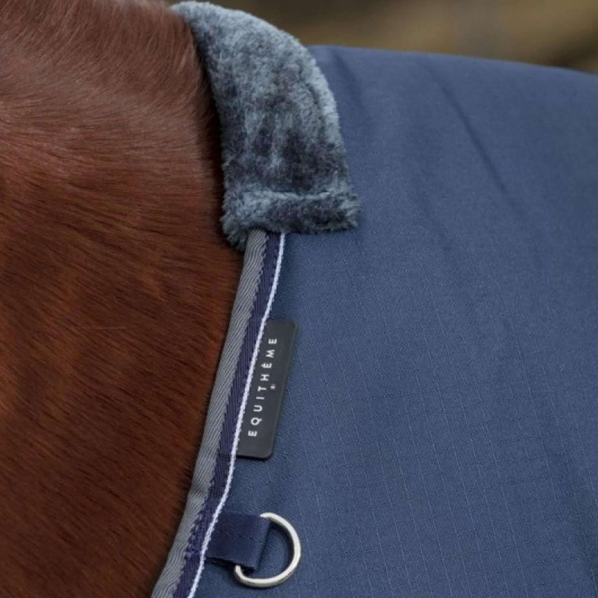 EQUITHÈME Manta Impermeable Tyrex 600D 50g Marino/Gris Puntos