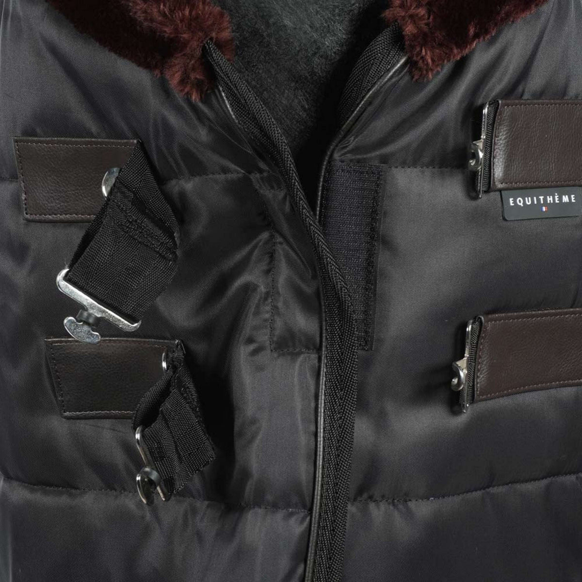 EQUITHÈME Manta de Establo Teddy Negro/Marrón