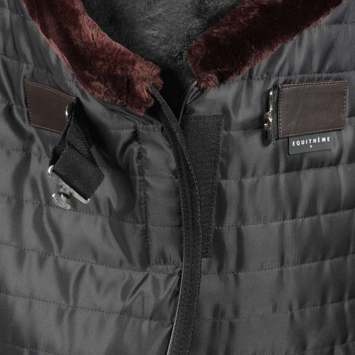 EQUITHÈME Manta de Establo Teddy Negro/Marrón