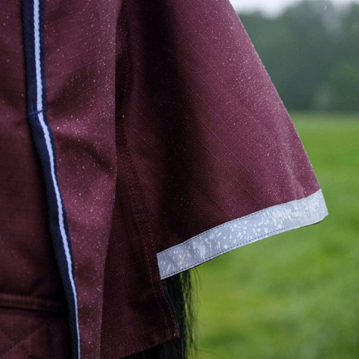 EQUITHÈME Alfombra de Exterior 1200D 50g High Neck Burdeos