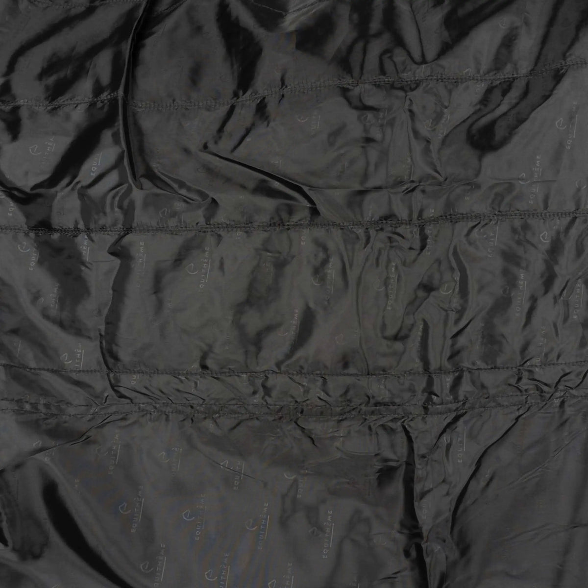 EQUITHÈME Alfombra de Exterior 1200D 50g High Neck Burdeos