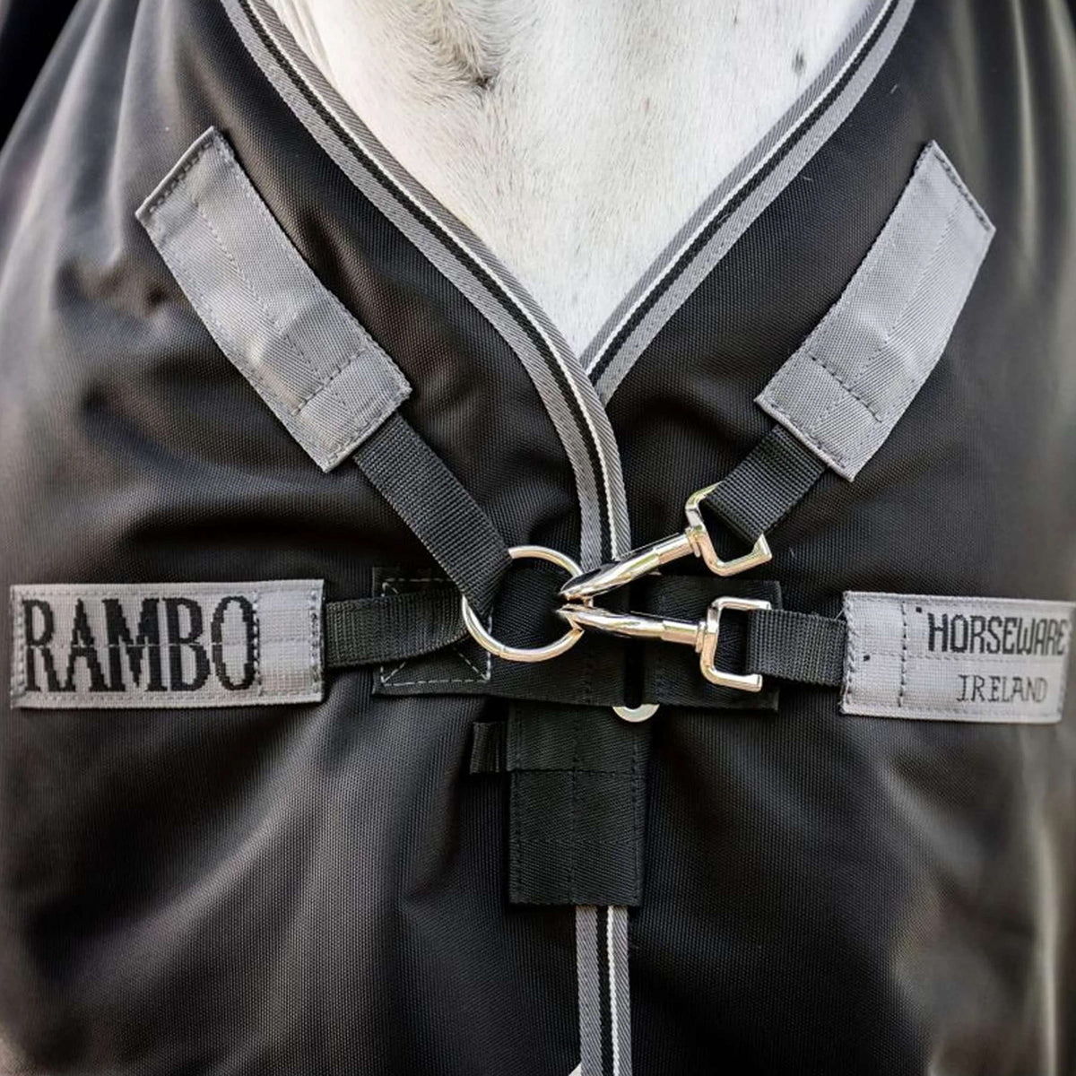 Rambo Turnout 1680D 0g Negro/Thunderstorm Grey/Plateado