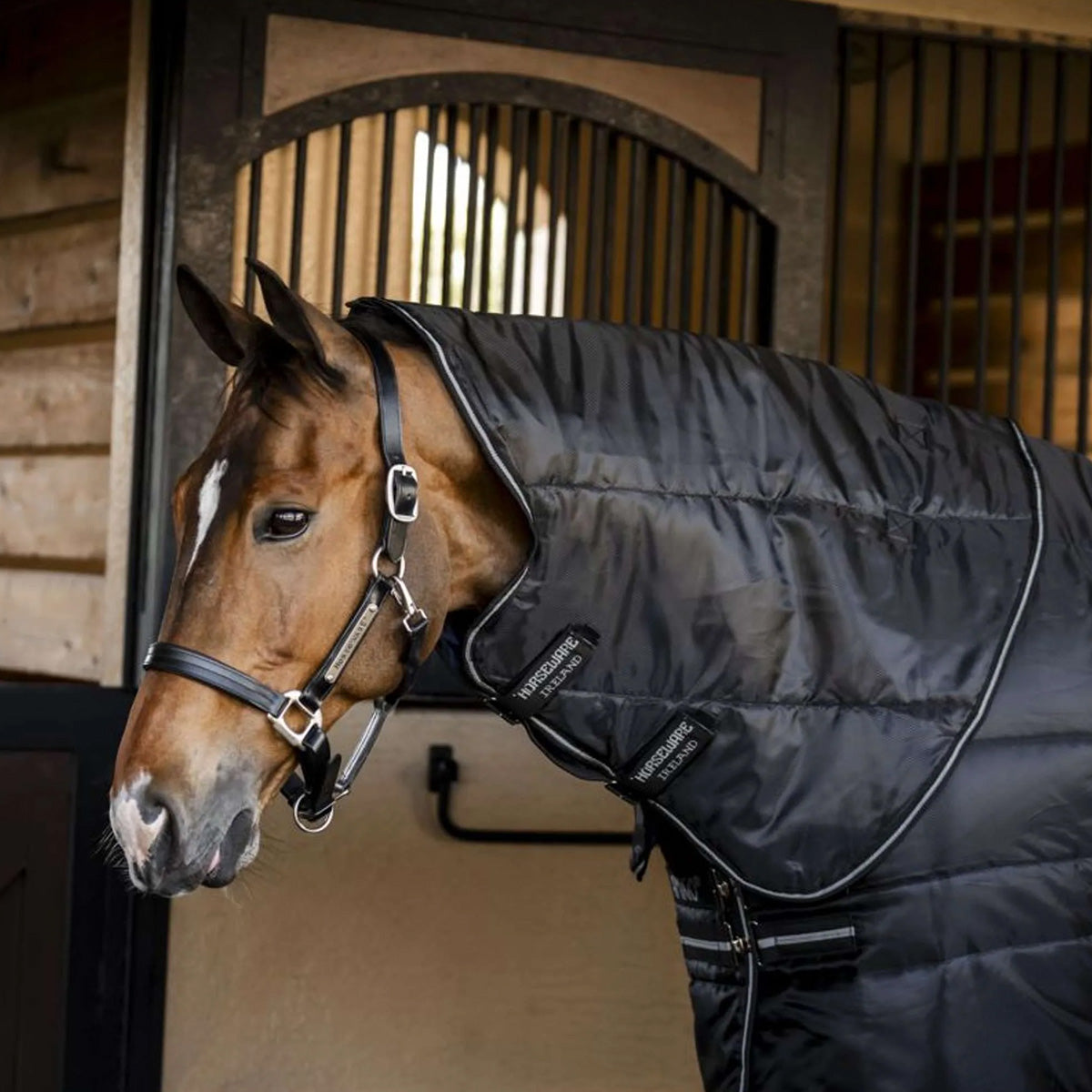 Amigo Cubrecuellos Ripstip Insulator Stable 200g Black/Black/Silver