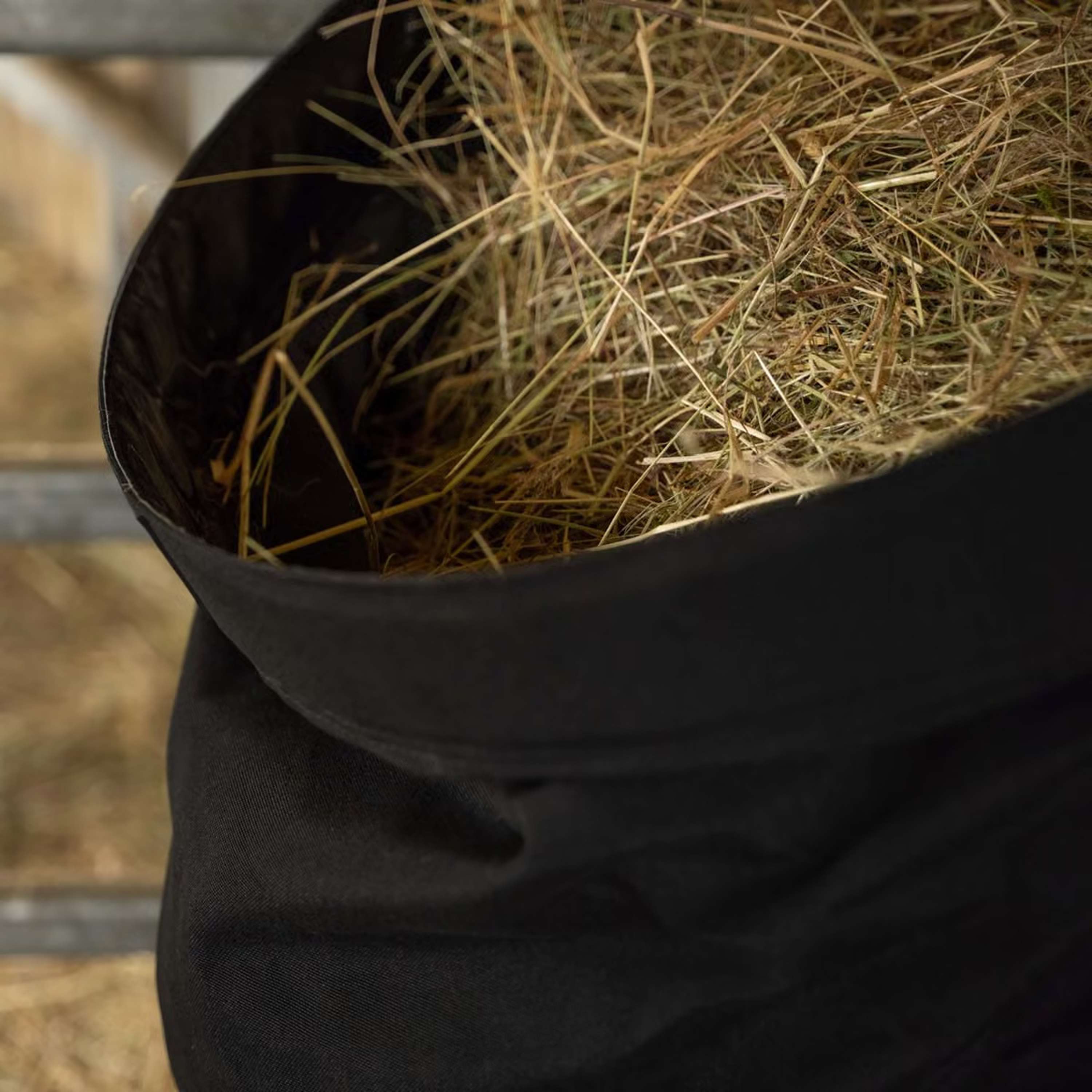 Kentucky Bolsa de Heno Corner Negro