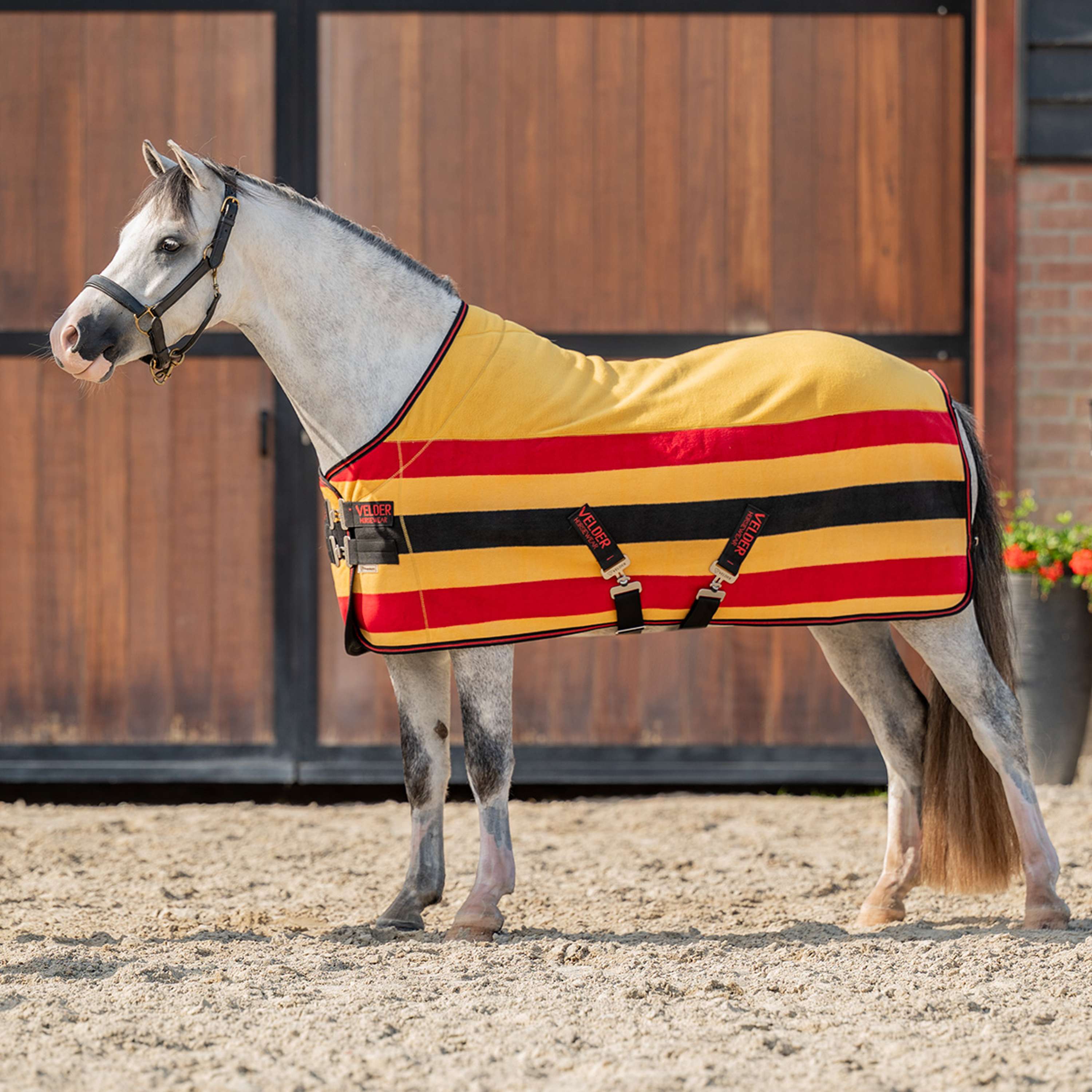 Velder Horsewear Premium Pony Deluxe Fleece Cooler Rug Negro/Amarillo