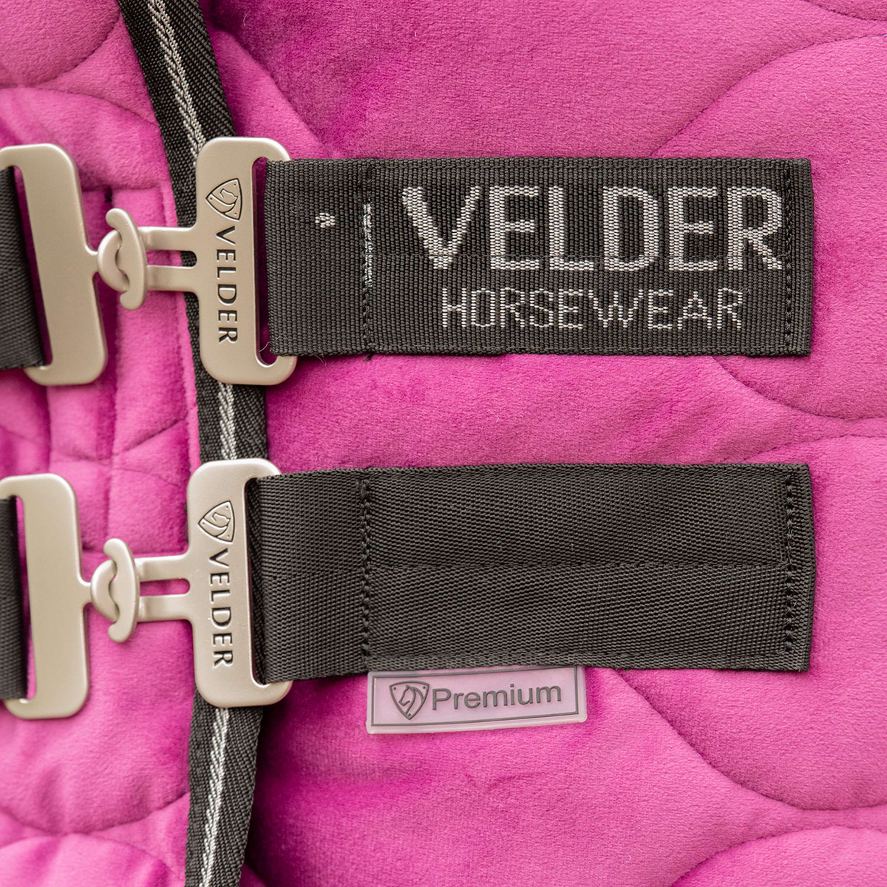 Velder Horsewear Premium Manta de exhibición Satin Glow Dutch Raspberry