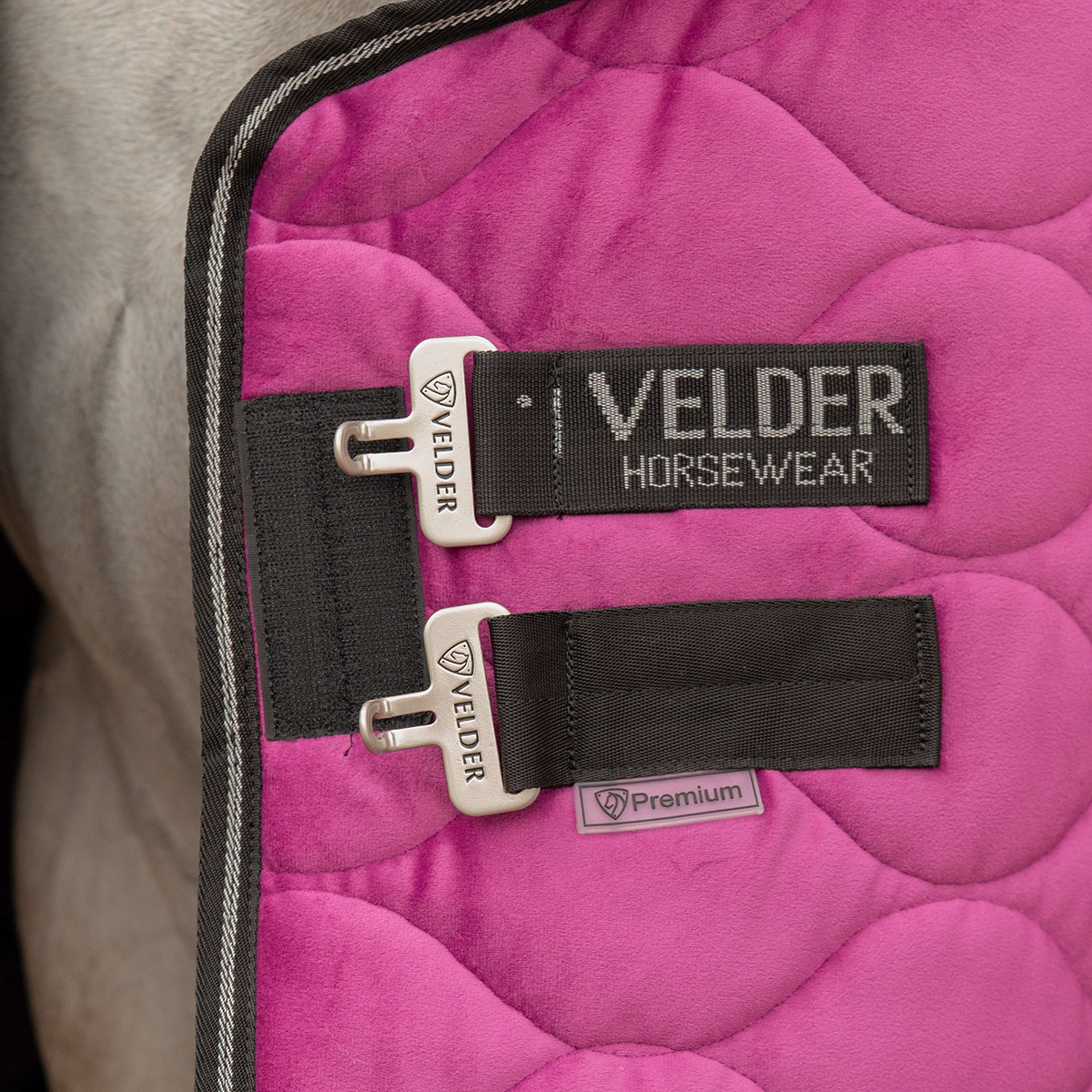 Velder Horsewear Premium Manta de exhibición Satin Glow Dutch Raspberry