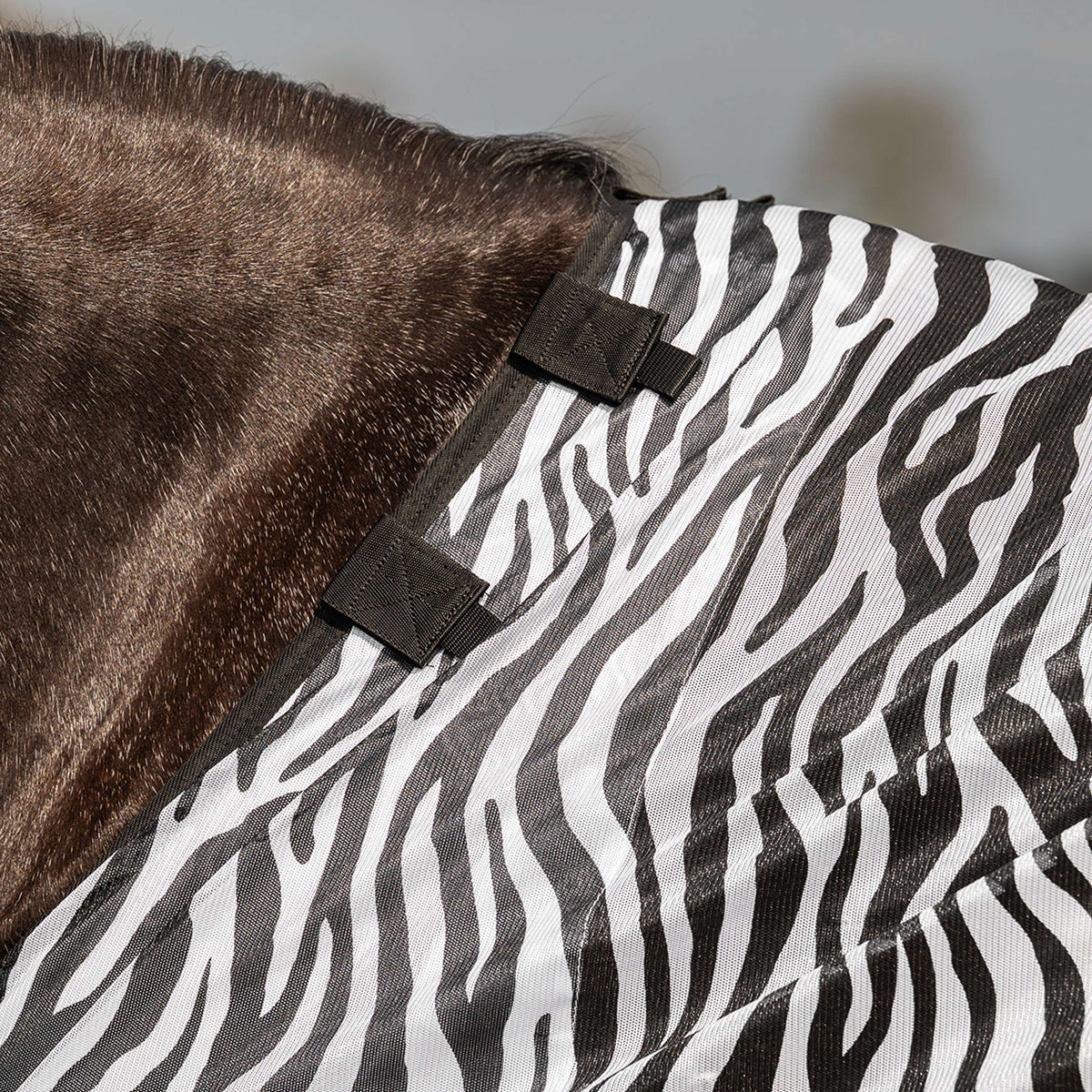 Velder Horsewear Manta Antimoscas con Cuello Zebra Negro/Blanco