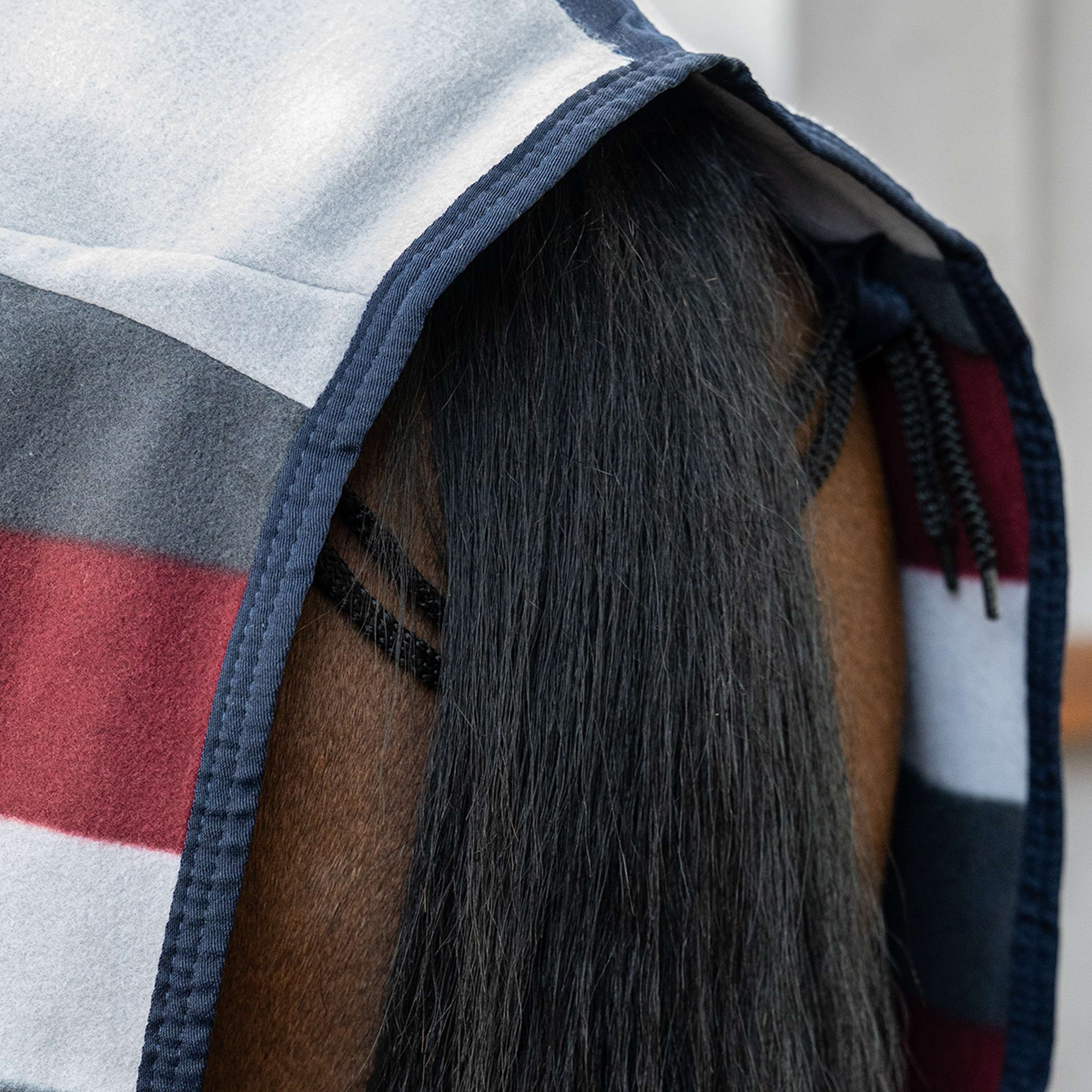 Velder Horsewear Essentials Manta de Forro Polar Polar Stripes Gris/Rojo Bordeaux