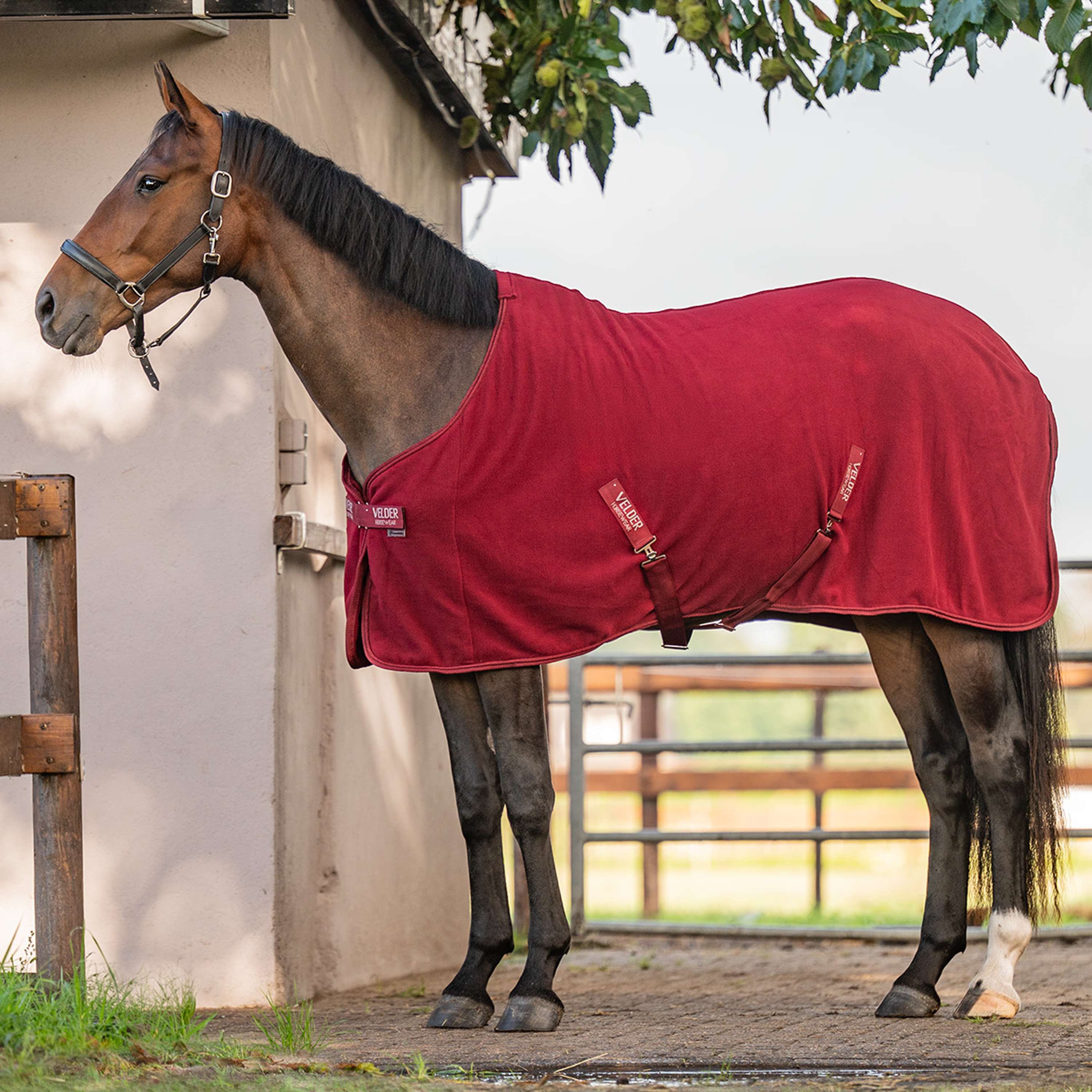 Velder Horsewear Essentials Manta de Forro Polar Comfy Bordeaux