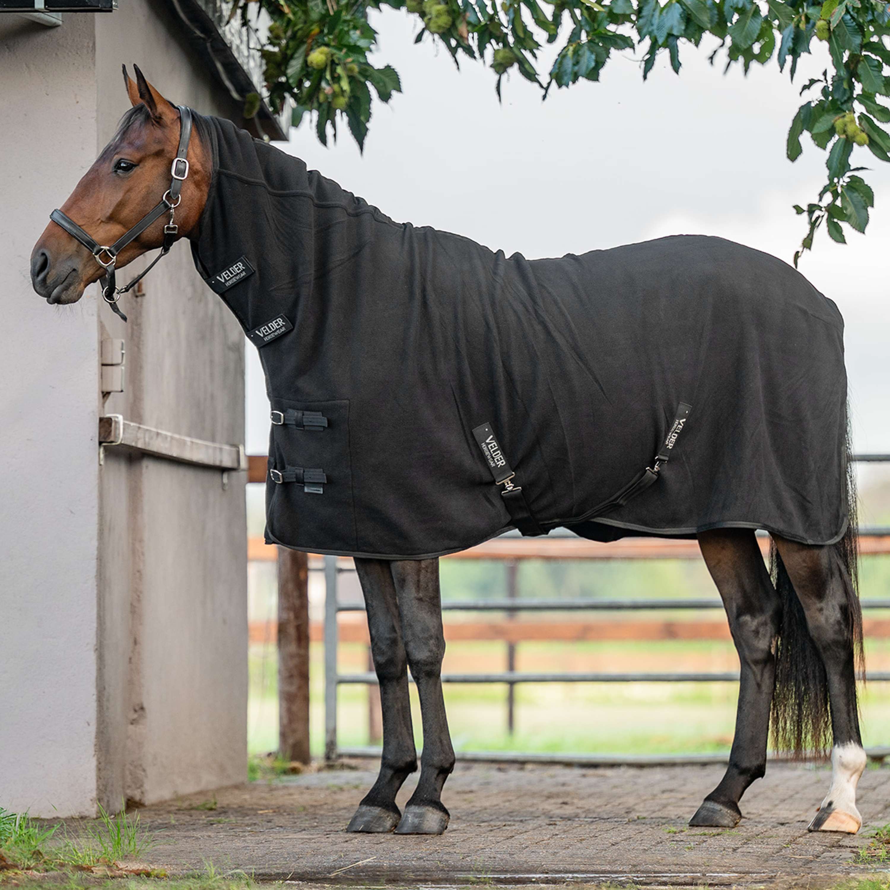 Velder Horsewear Essentials Manta de Forro Polar Comfy con cuello Negro