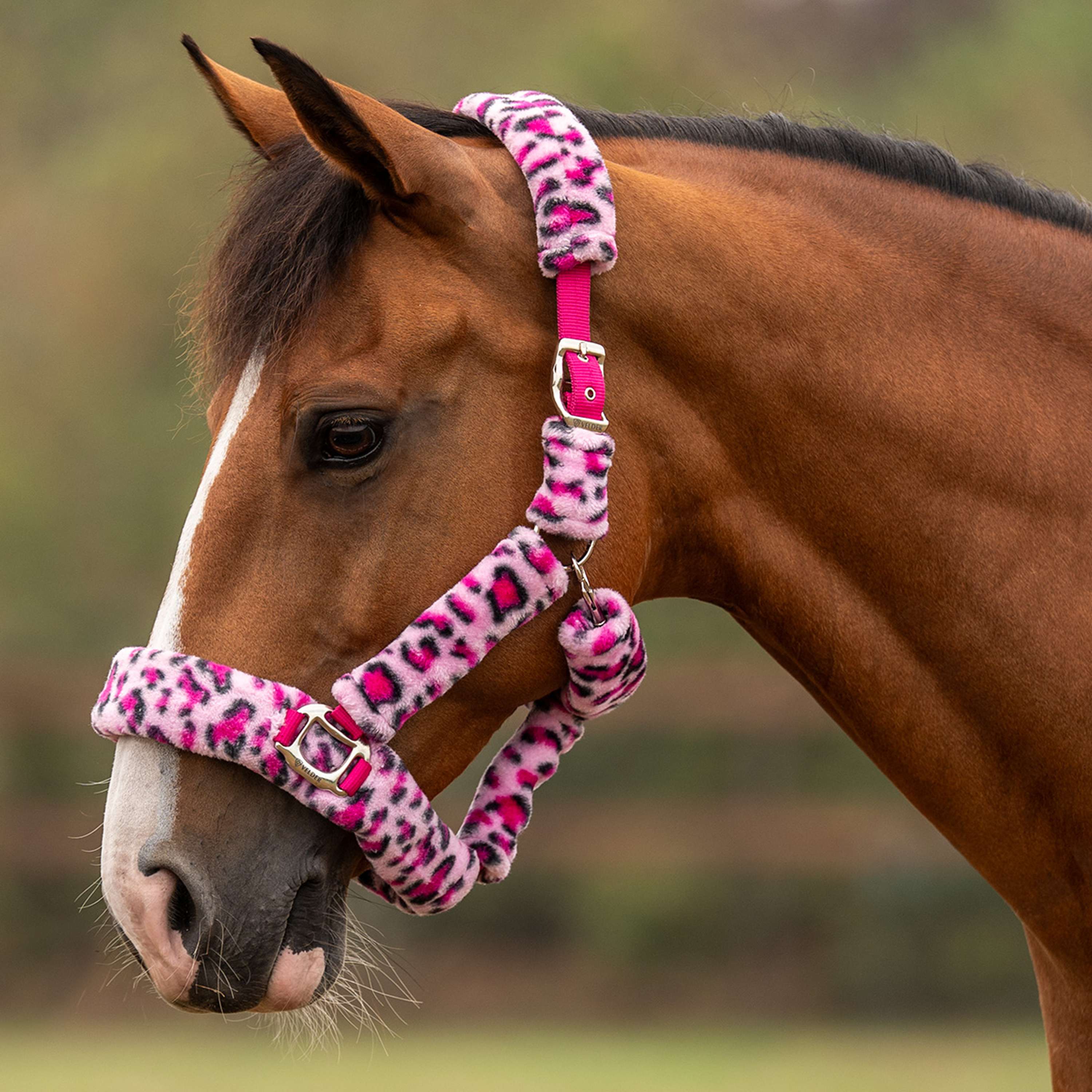 Velder Horsewear Premium Cabezada Comfort Fur Snow Leopard Rosa