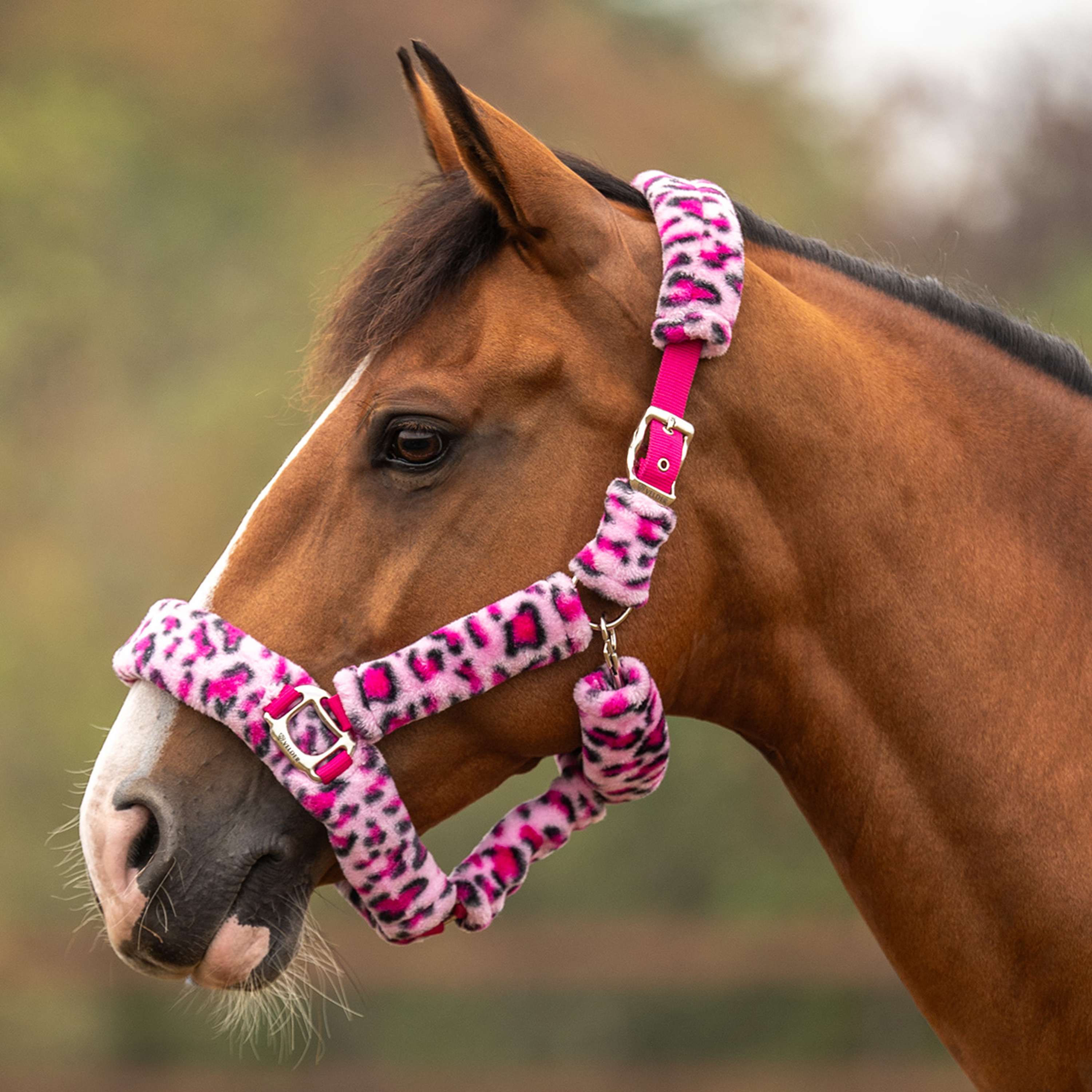 Velder Horsewear Premium Cabezada Comfort Fur Snow Leopard Rosa