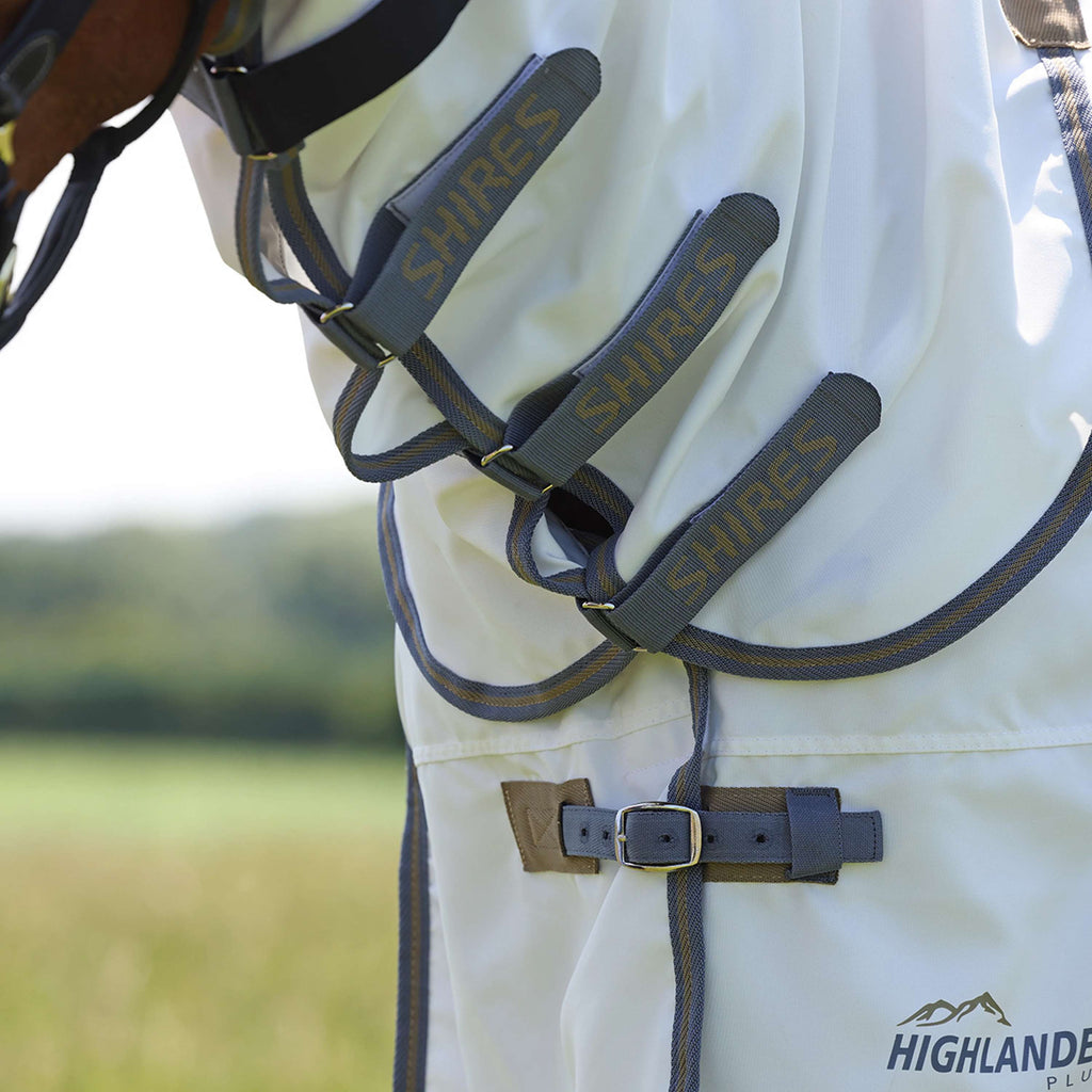 Highlander Plus by Shires Manta para Eczema Sweet-Itch Combo Blanco/Airforce