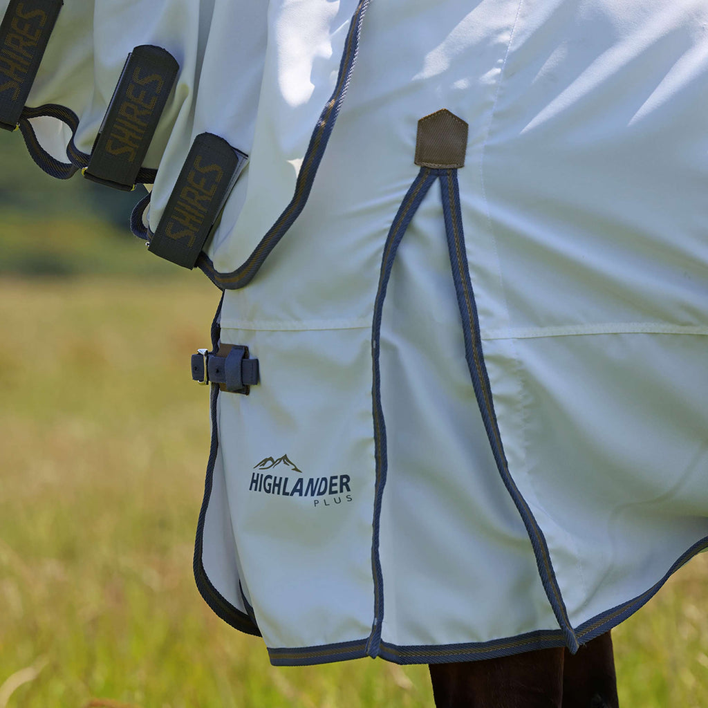 Highlander Plus by Shires Manta para Eczema Sweet-Itch Combo Blanco/Airforce