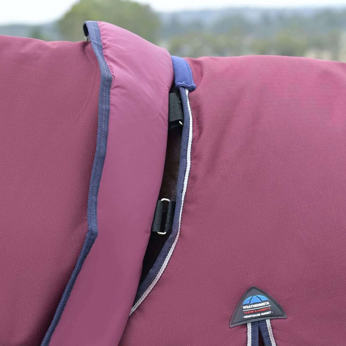 WeatherBeeta ComFiTec Essential Turnout Detach-A-Neck 50g Burdeos/Azul Marino
