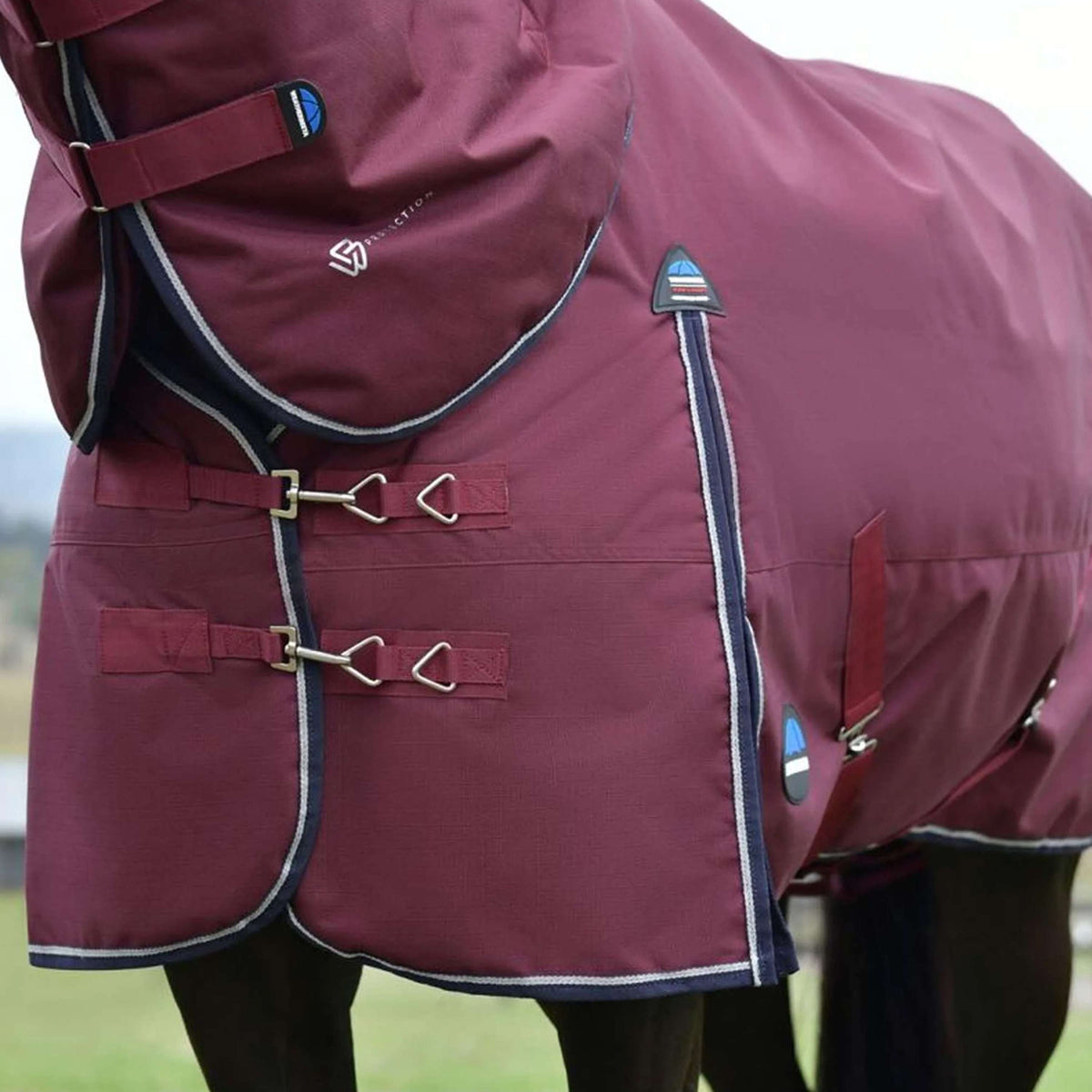 WeatherBeeta ComFiTec Essential Turnout Detach-A-Neck 50g Burdeos/Azul Marino