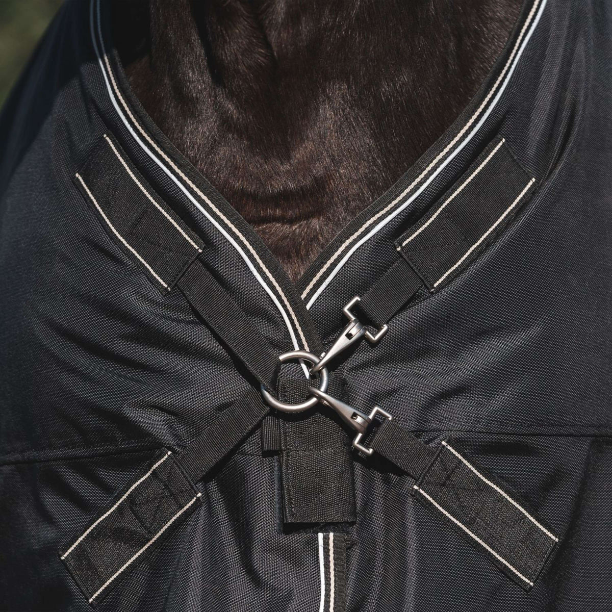 Back on Track Manta de Exterior Obsidian 300g con Cuello Desmontable Negro