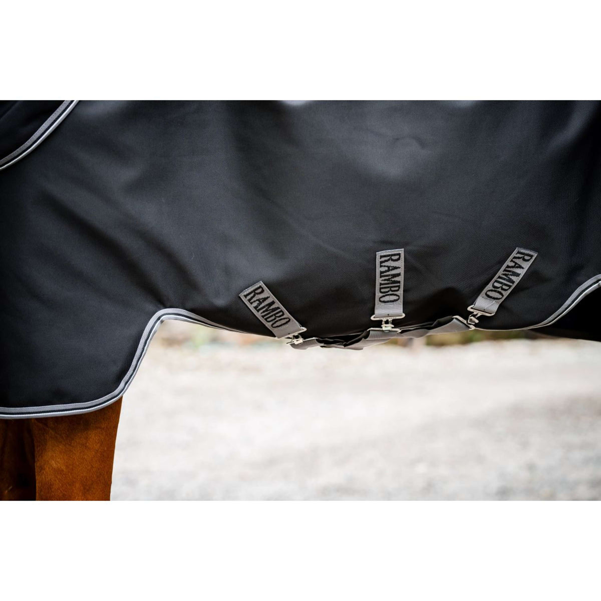 Rambo Turnout 1680D Plus 100g Negro/Thunderstorm Grey/Plateado