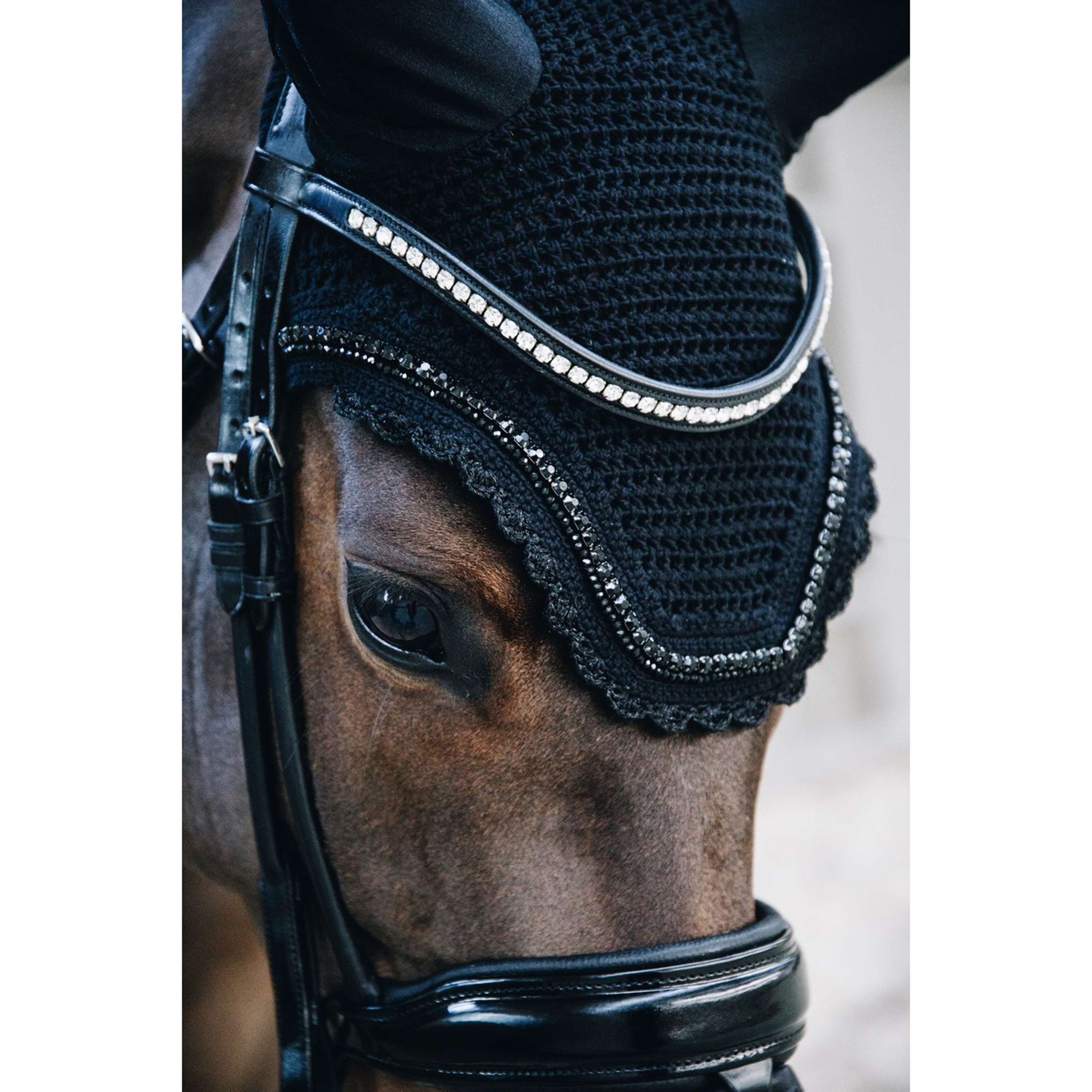 Kentucky Horsewear Cubre orejas Wellington Stone & Pearl Negro Kentucky Horsewear Cubre orejas Wellington Stone & Pearl Negro