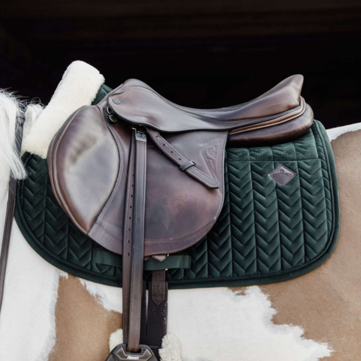 Kentucky Horsewear Mantilla Skin Friendly Velvet Springen Pine Green