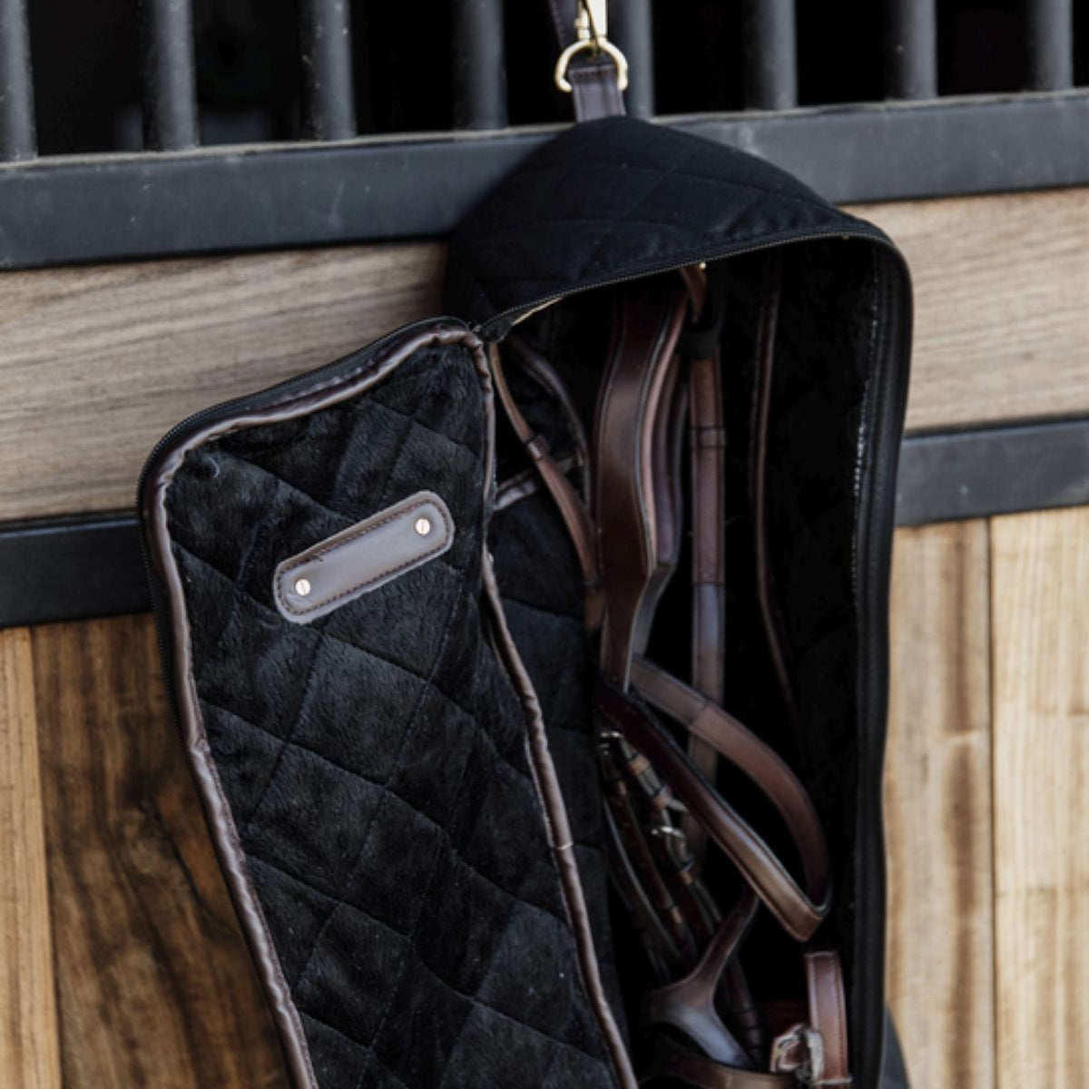 Kentucky Horsewear Bolsa para brida Negro