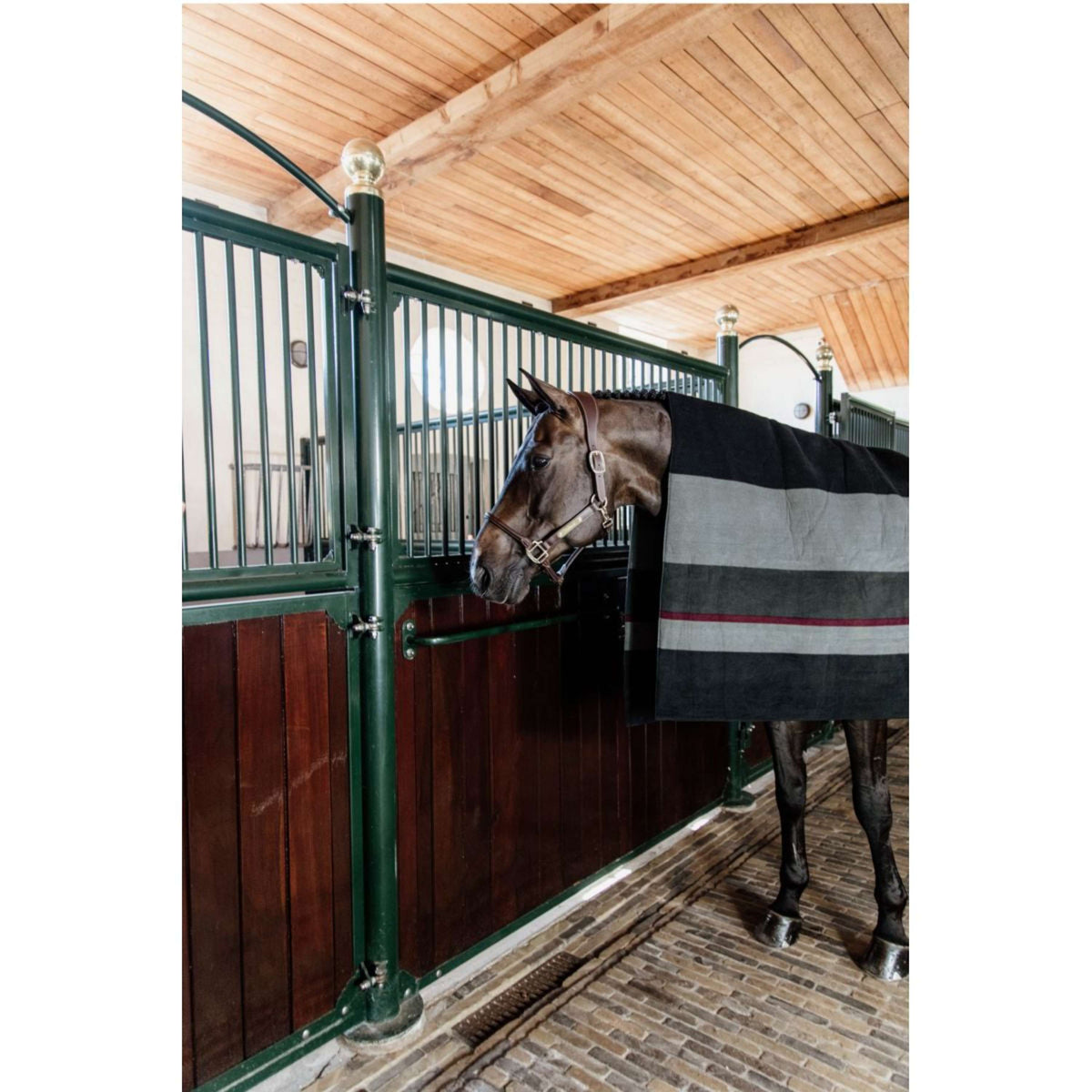 Kentucky Horsewear Manta de Forro Polar Heavy Square Stripes Negro Gris