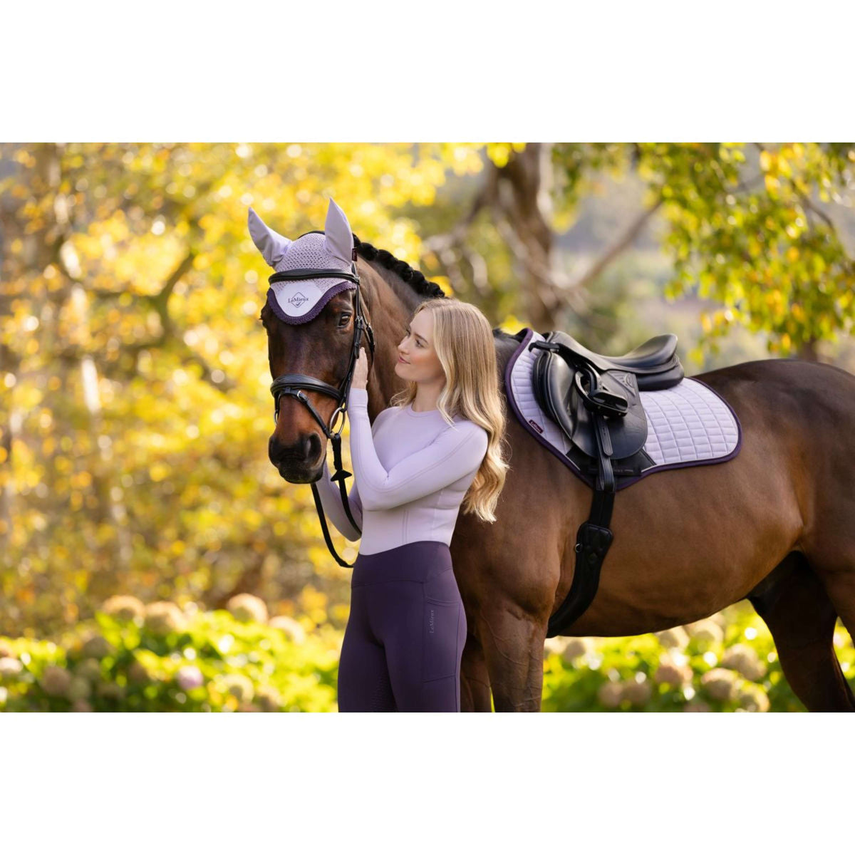 LeMieux Mantilla Suede saltando Lilac
