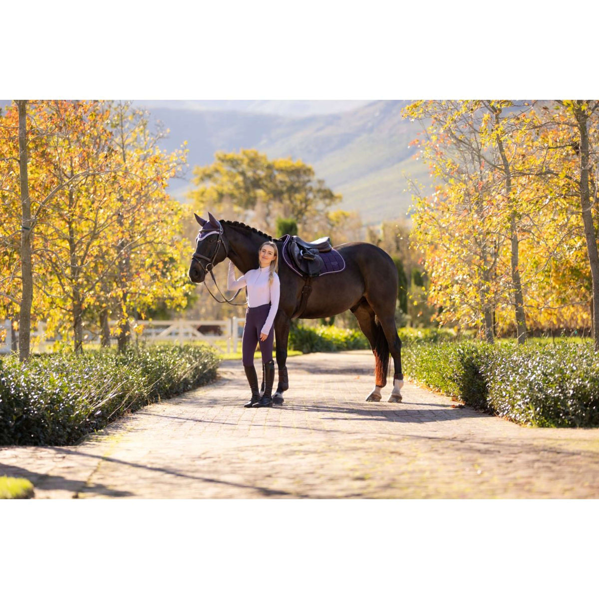 LeMieux Mantilla Loire Classic saltando Juniper