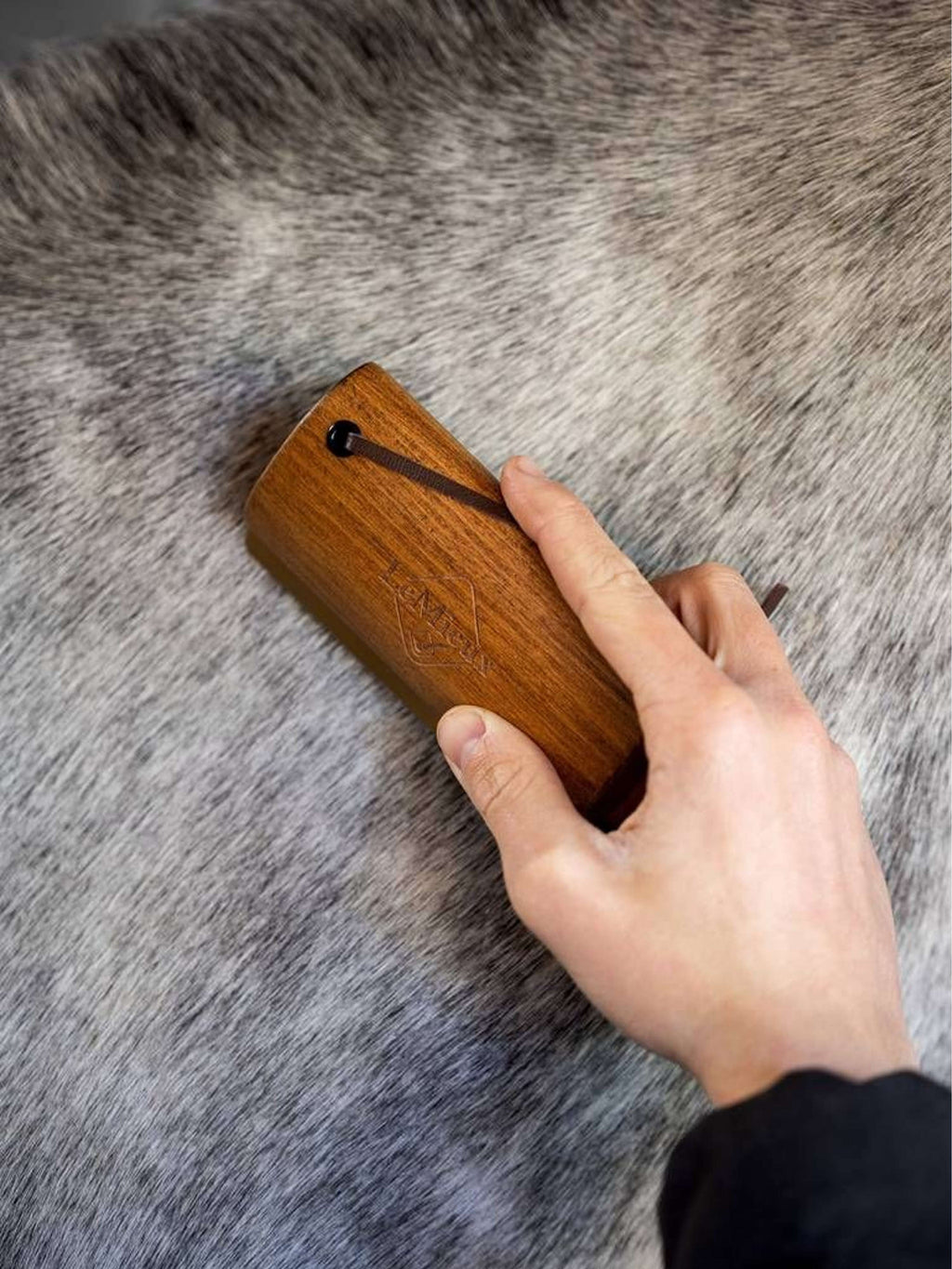 LeMieux Cepillos Artisan Desprendimiento Marron