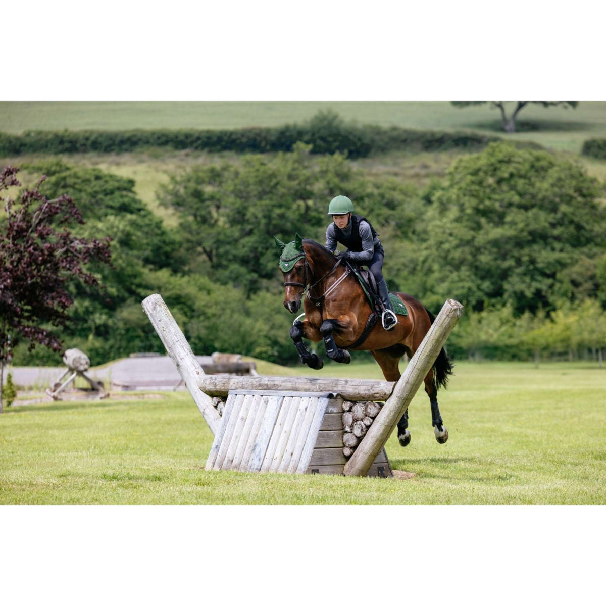 LeMieux Mantilla Loire Classic Square Close Contact Hunter Green
