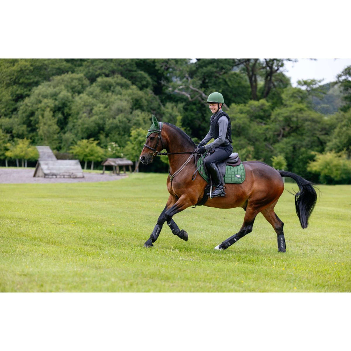 LeMieux Mantilla Loire Classic Square Close Contact Hunter Green