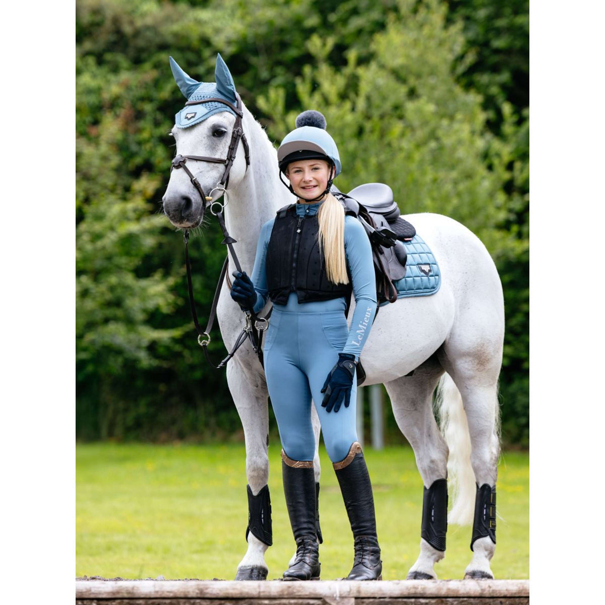 LeMieux Mantilla Loire Classic Square Close Contact Ice Blue