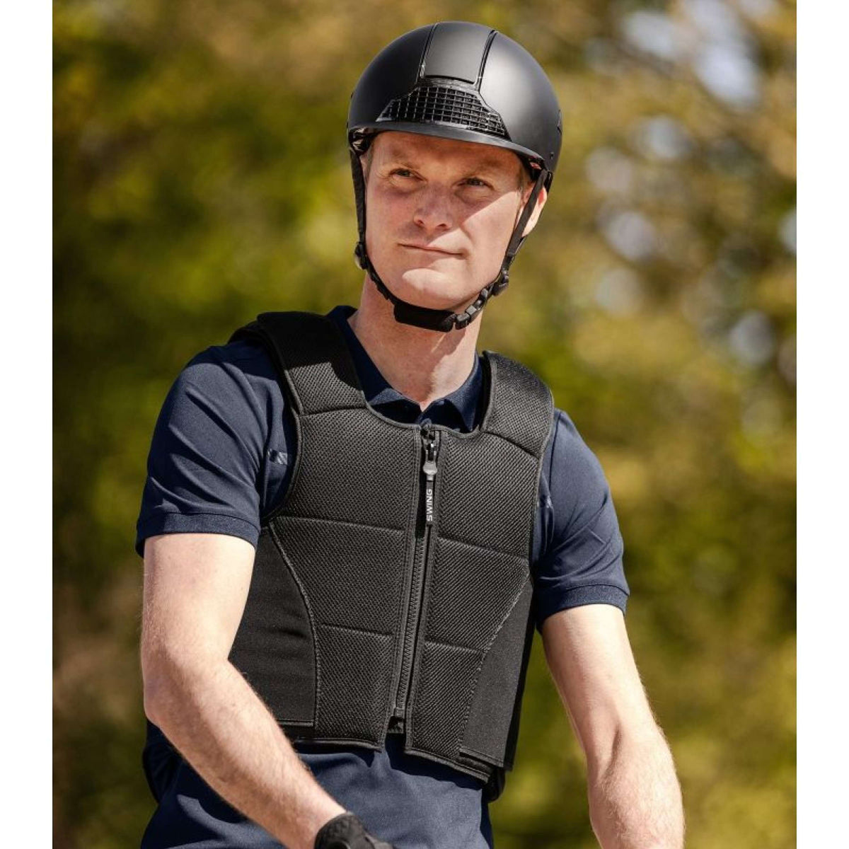 Swing Protector corporal P24 Max Negro