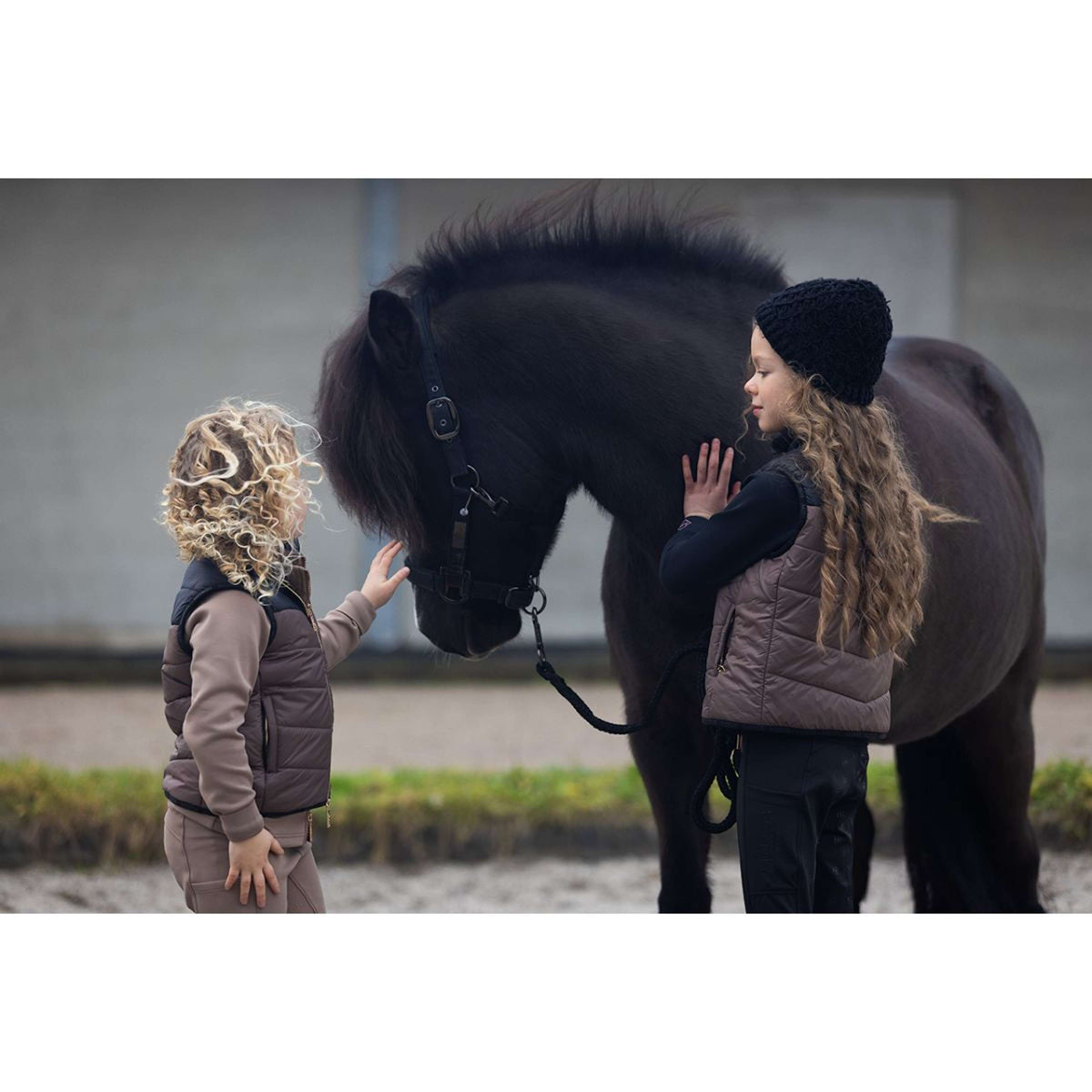 Mrs. Ros Chaqueta de entrenamiento Zoë Mini Taupe