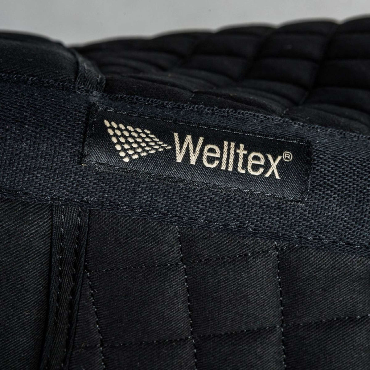 Back on Track Mantilla No. III Doma Negro