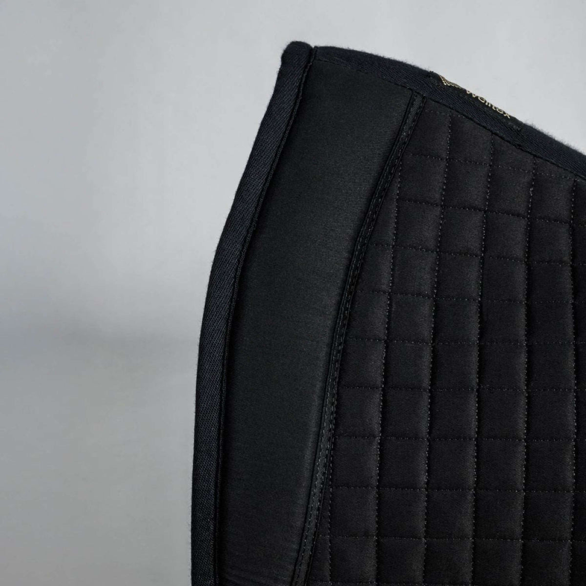 Back on Track Mantilla No. III Doma Negro