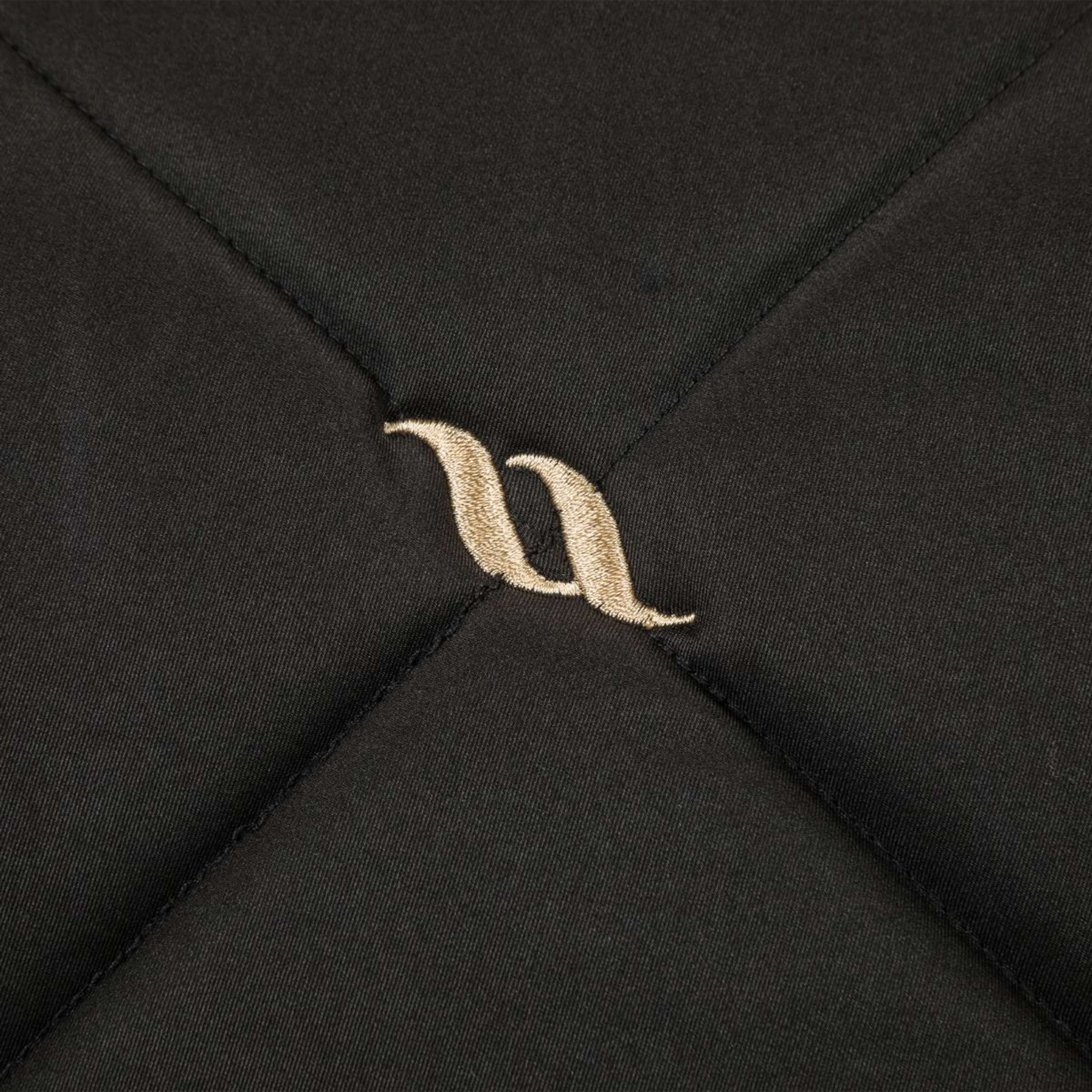 Back on Track Mantilla Nights Collection Saltando Negro