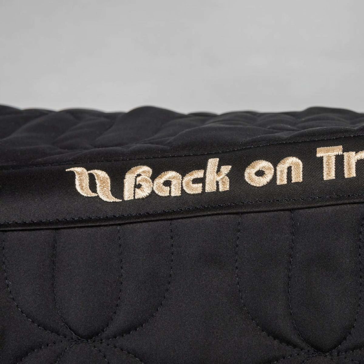 Back on Track Mantilla Deep Nights Springen Negro