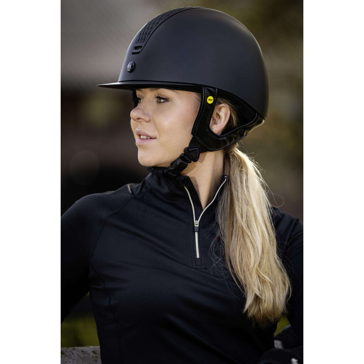 Back on Track Casco Silves Smooth Top Mips Negro