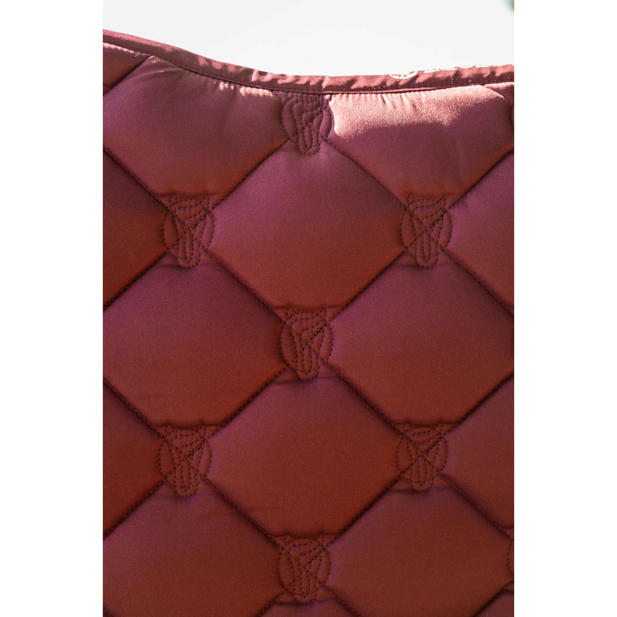 BR Mantilla Kato saltando New Maroon