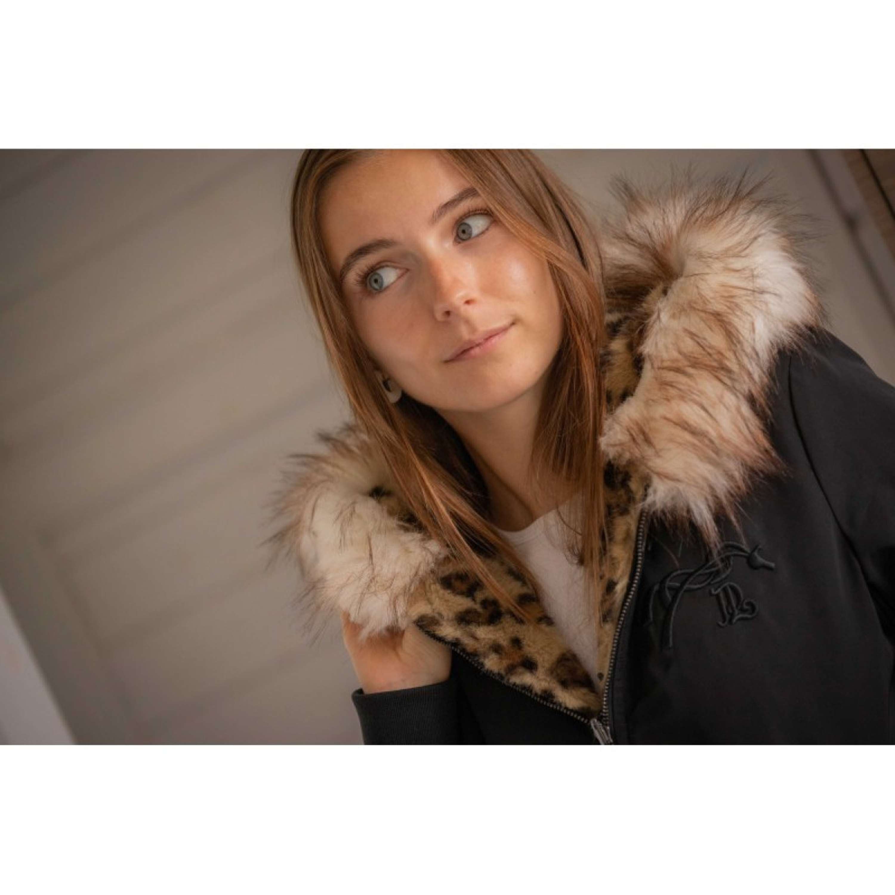 Pénélope Chaqueta Bomber LeoLyon Negro/Pantera