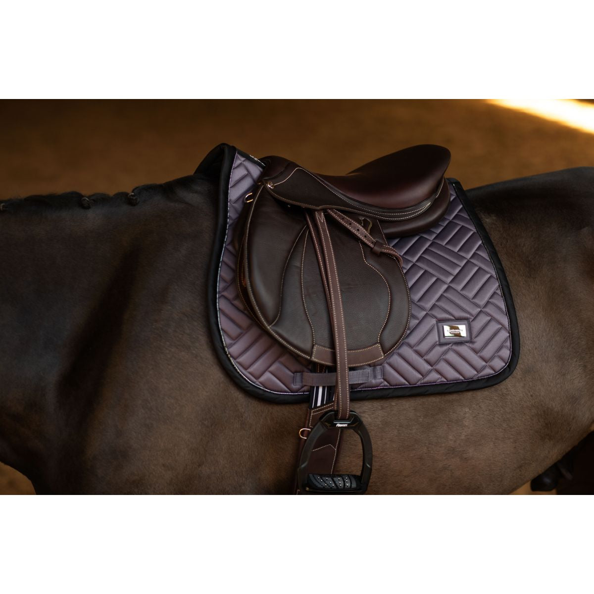 Equestrian Stockholm Mantilla Modern saltando Dark Violet