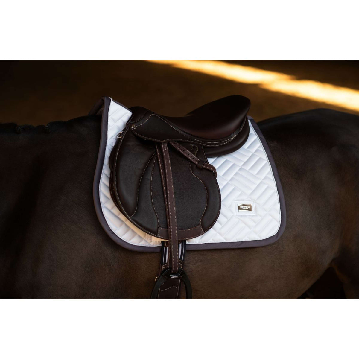 Equestrian Stockholm Mantilla Modern saltando Blanco/Dark Violet