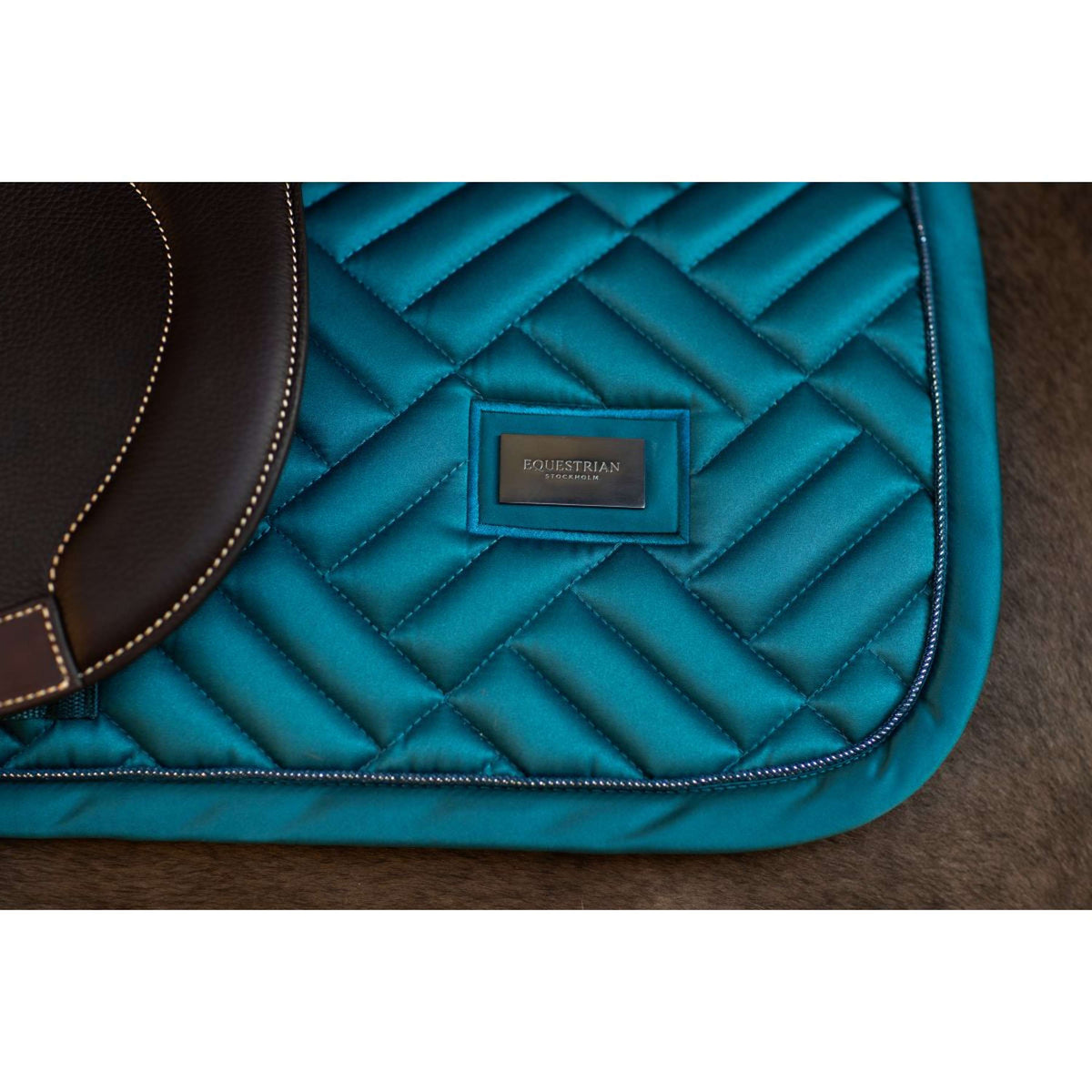 Equestrian Stockholm Mantilla Modern saltando Teal Blue