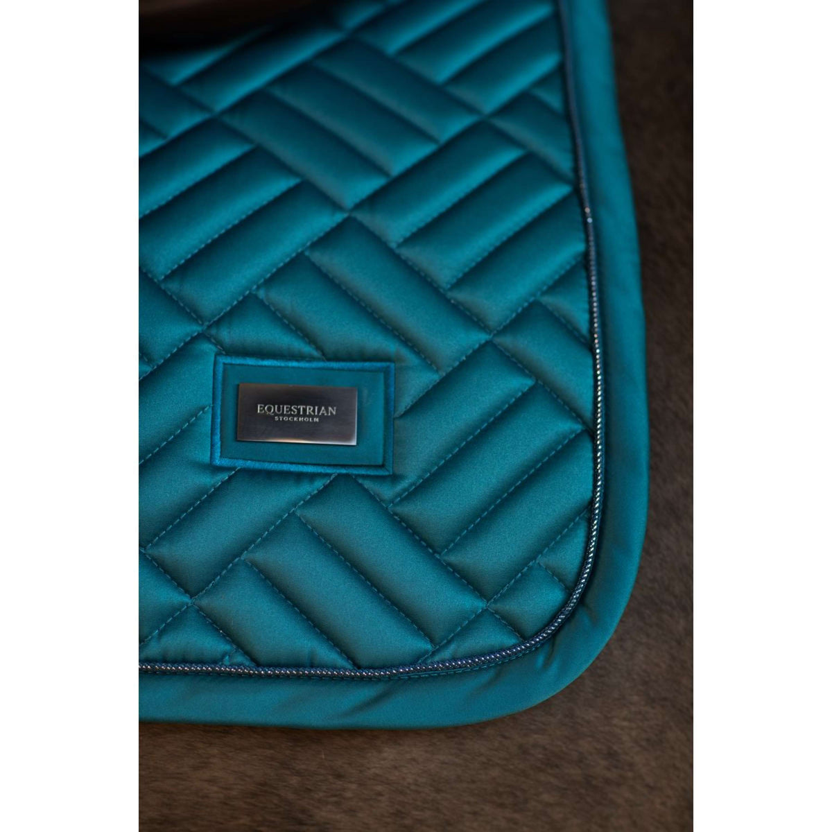 Equestrian Stockholm Mantilla Modern saltando Teal Blue